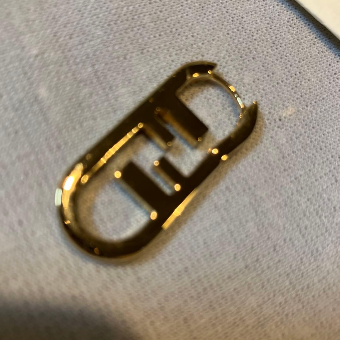 【保証書・箱・リボン付き】FENDI ピアス　オーロック