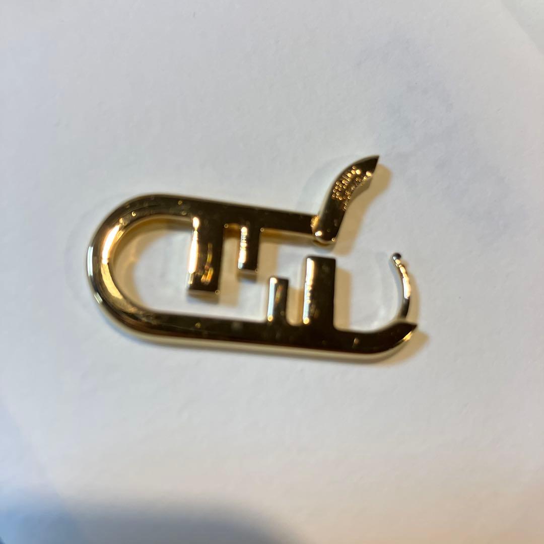 【保証書・箱・リボン付き】FENDI ピアス　オーロック