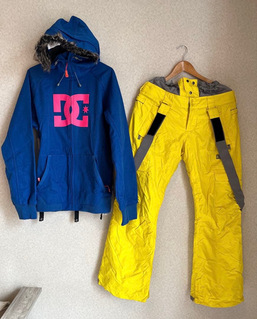 早い者勝ち！【美品】DC スキー/スノーボードウェア レディース 上下セット