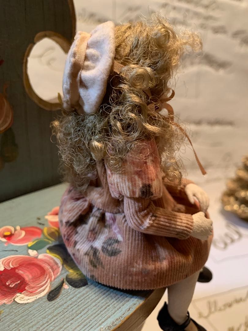 イギリス製アンティーク　女性作家の赤毛のアンの人形！ずっーと座ってますが可愛い！