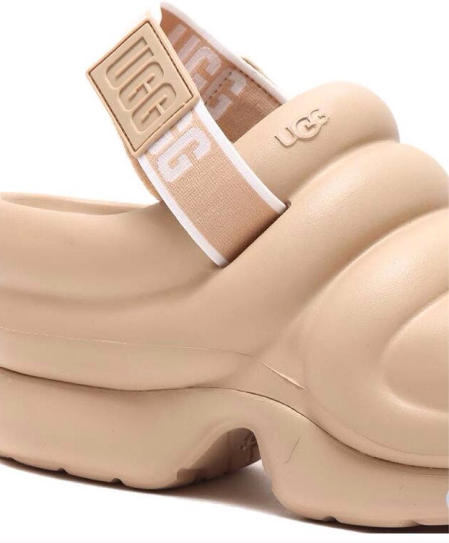 UGG アーイヤーaww yeahベージュ　driftwood スポーツ 厚底