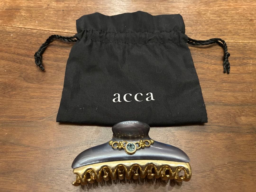 acca ヘアクリップ ブルーグレー＆ゴールド