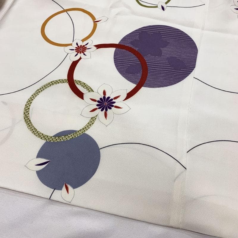 411mu18,505myu15◆ややふくよか 銀彩 鉄仙花 長襦袢