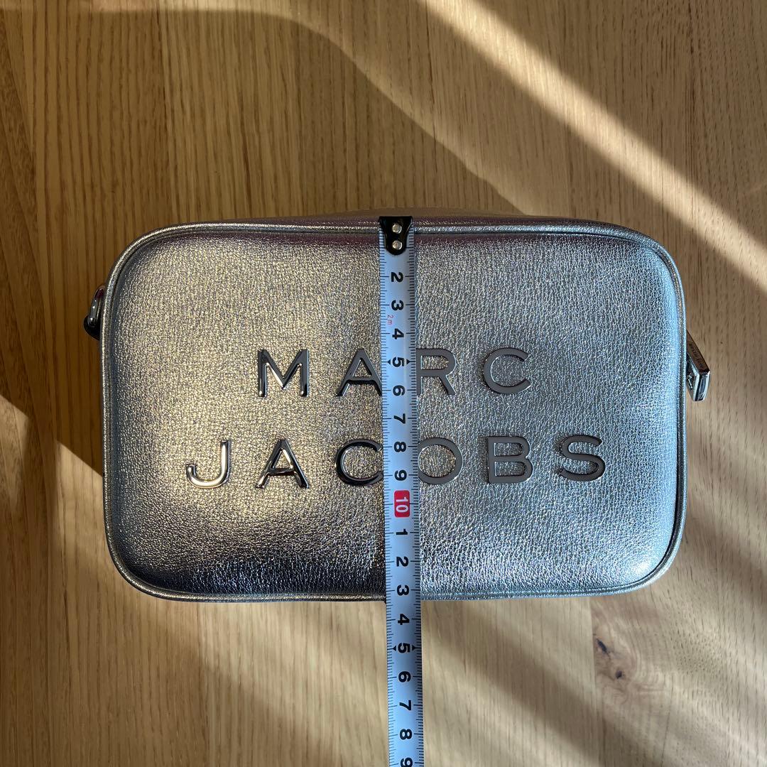 MARC JACOBS シルバー カメラバッグ