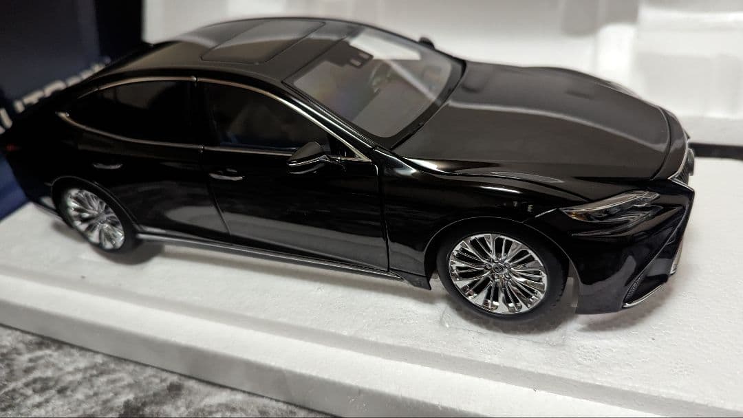 Lexus LS500h 1/18 オートアート autoart
