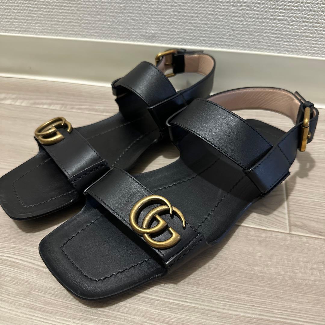 GUCCI ブラック レザー サンダル