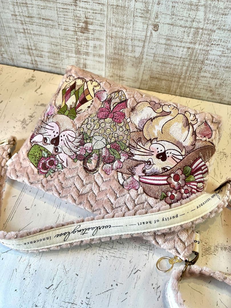 ロラライハリス♡ジグザグピンクファー生地♡刺繍のショルダーバッグ♡