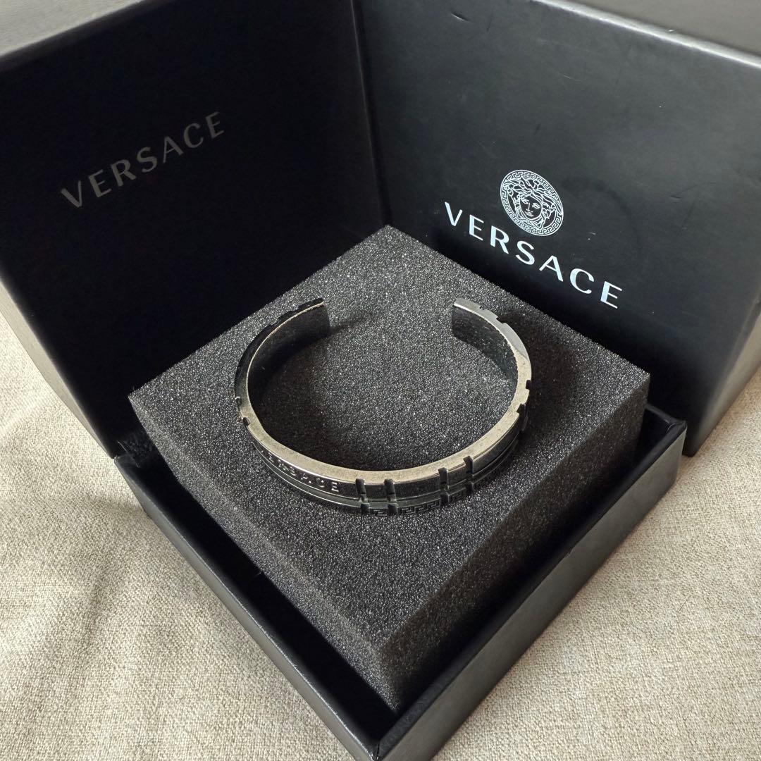 ヴェルサーチ シルバー タータン バングル ブレスレット バックル