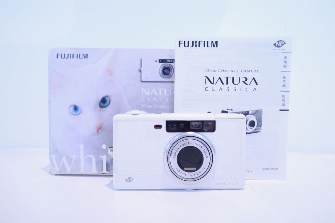 FUJIFILM NATURA CLASSICA コンパクトカメラ　ホワイト