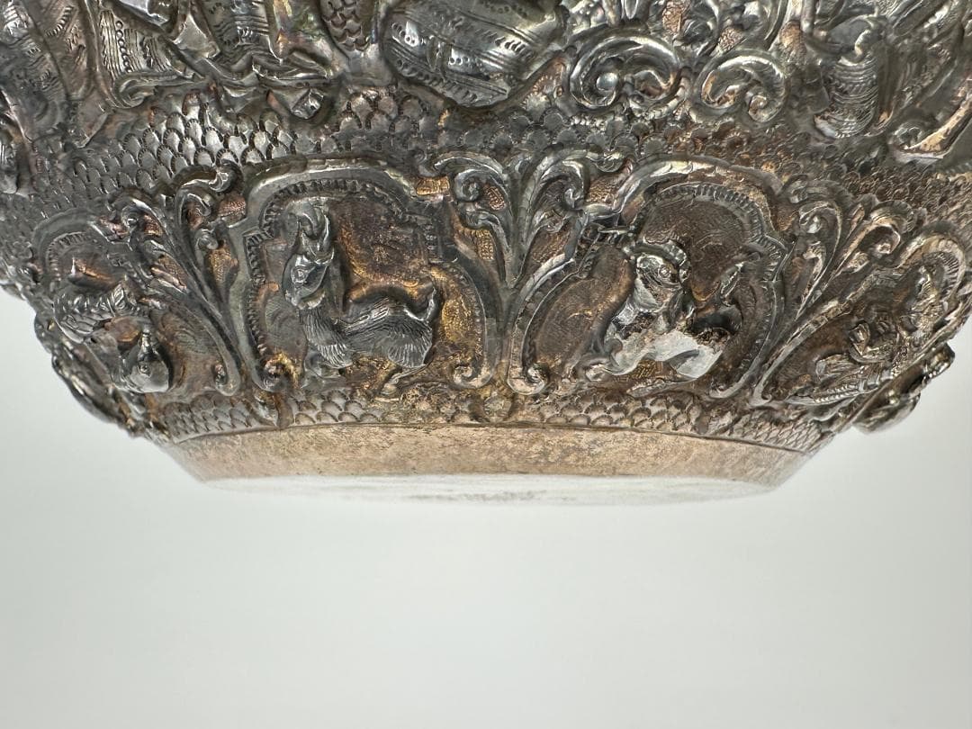 仏教美術　純銀 565g　人物図　鉢　仏具　チベット　ネパール　時代