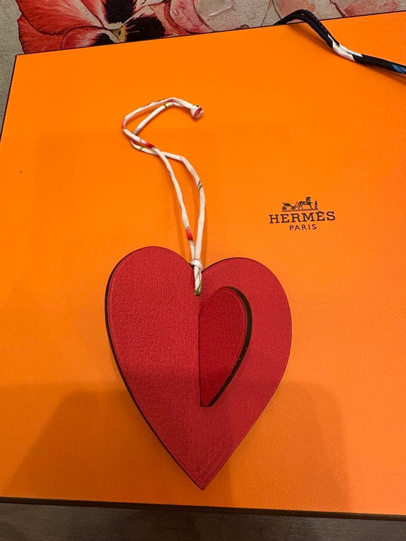 HERMES ハート型チャーム ブラウン レッド プティアッシュ　レア　美品