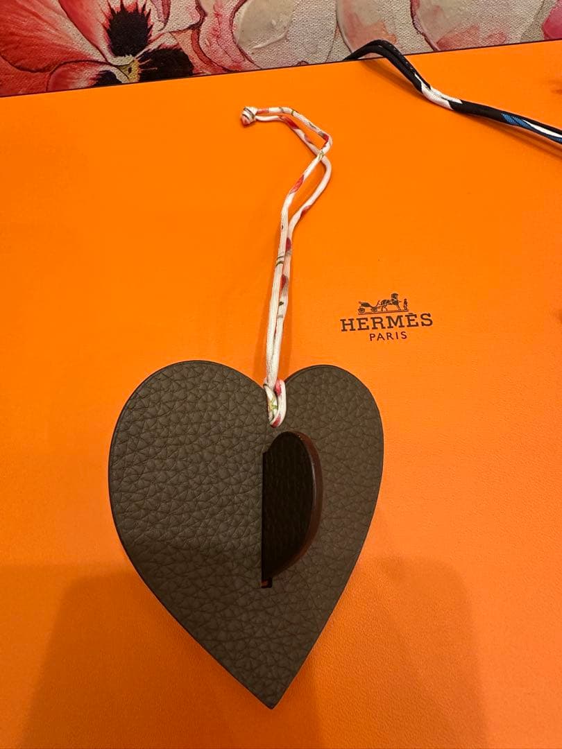 HERMES ハート型チャーム ブラウン レッド プティアッシュ　レア　美品