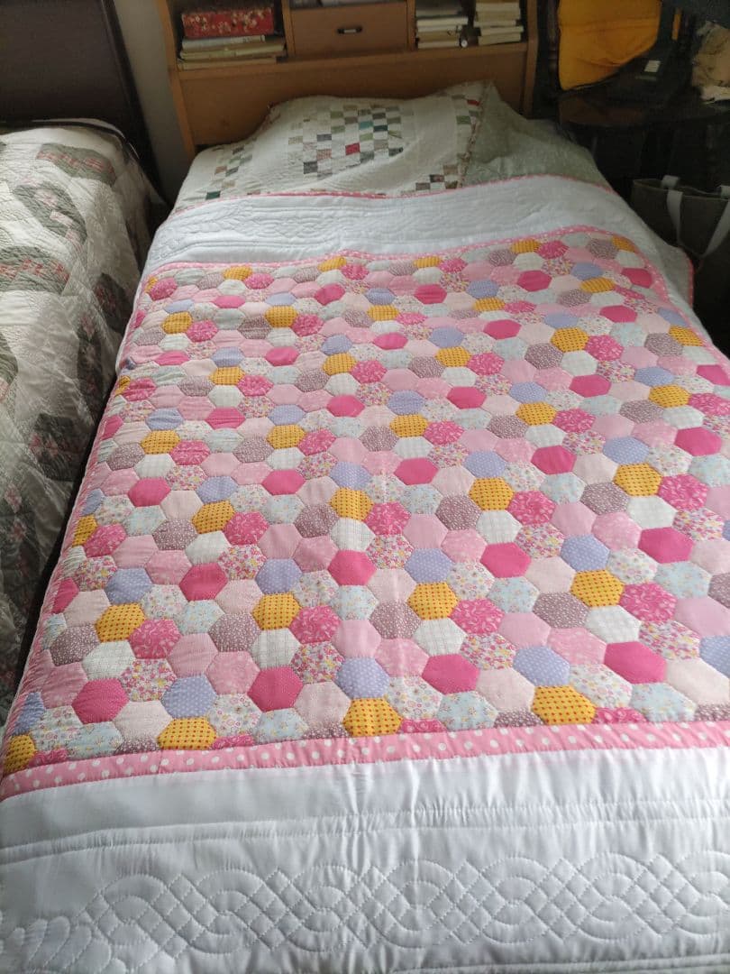 パッチワークキルトタペストリー＆ベッドカバー等に