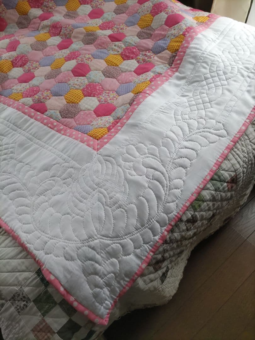 パッチワークキルトタペストリー＆ベッドカバー等に