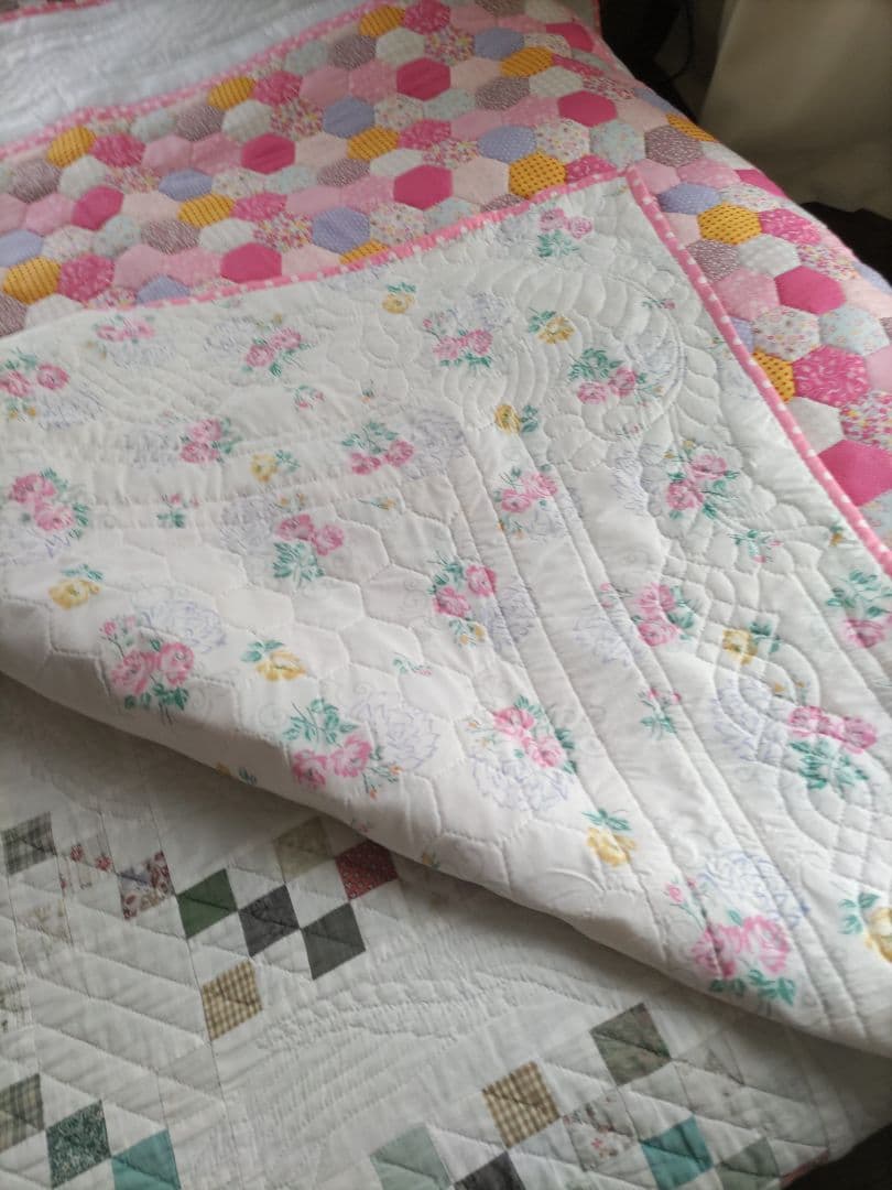 パッチワークキルトタペストリー＆ベッドカバー等に