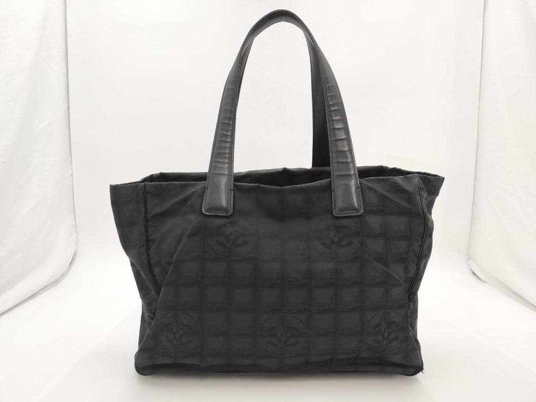 CHANEL シャネル のニュートラベルラインのトートバッグシリアルあり