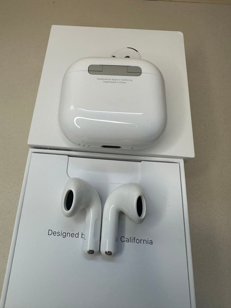 【極美品】AirPods 4 ANCモデル MXP93J/A GY23W