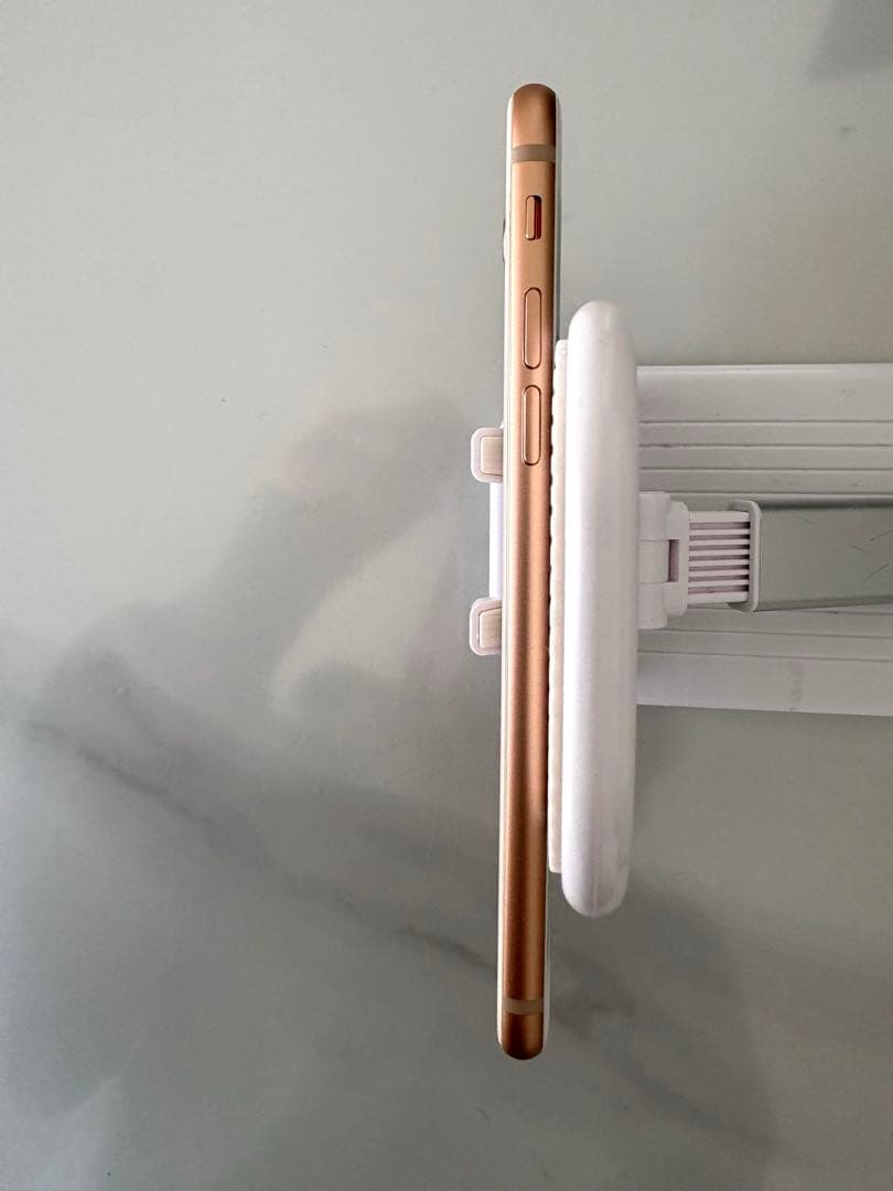 【極美品】Apple iPhone8 本体　ピンクゴールド　64KB