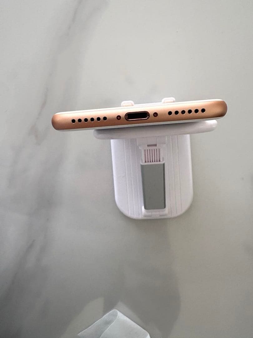 【極美品】Apple iPhone8 本体　ピンクゴールド　64KB