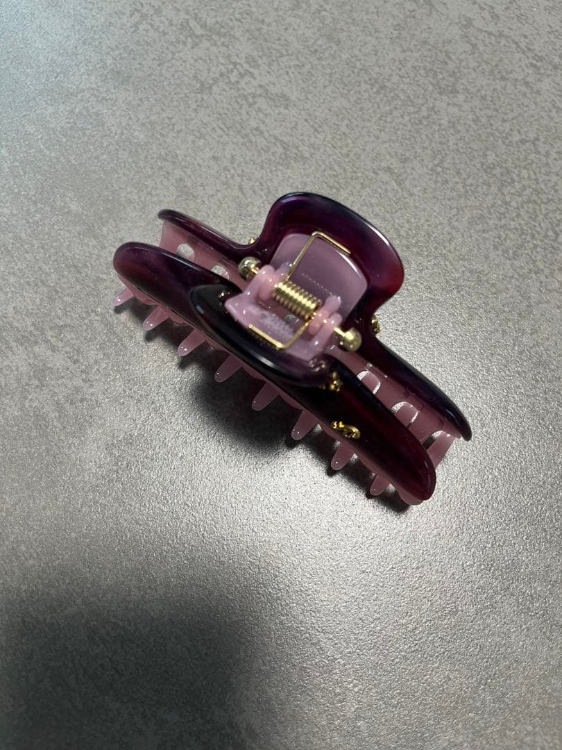 ビーズ装飾付き紫ピンクヘアクリップ