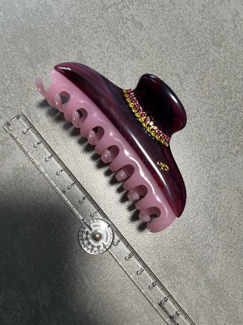 ビーズ装飾付き紫ピンクヘアクリップ