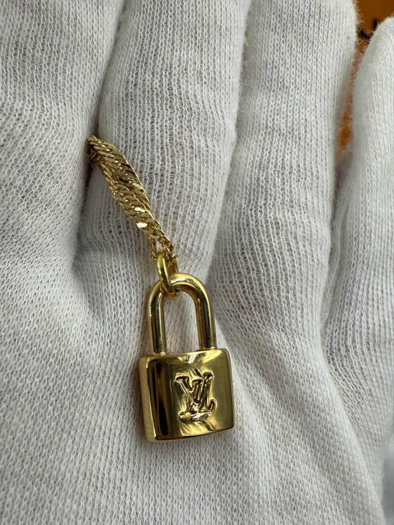 LOUISVUITTON ルイヴィトン　パーツ　アクセサリー　ロゴ　ミニ　美品