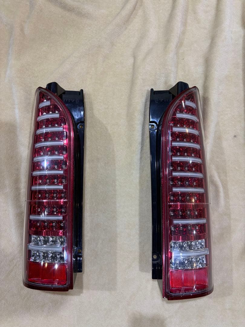 ハイエース　テールランプ 2個セット