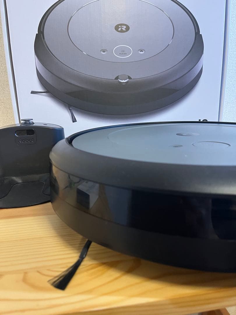 アイロボット　ルンバi2 交換用フィルターとブラシ付き、箱あり