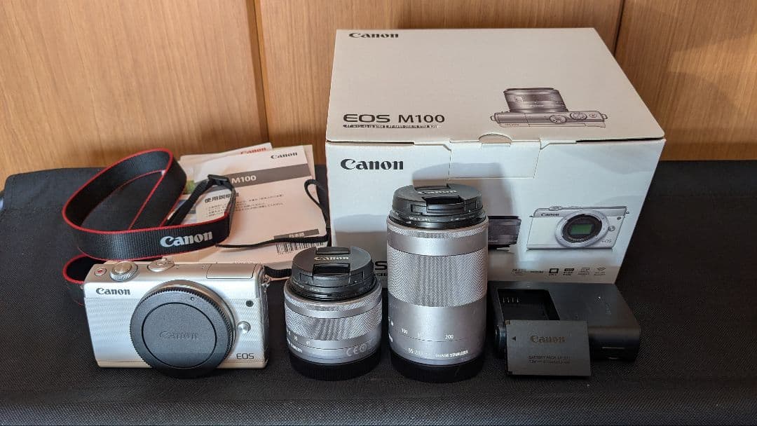 Canon EOS M100 ダブルズームキット ホワイト