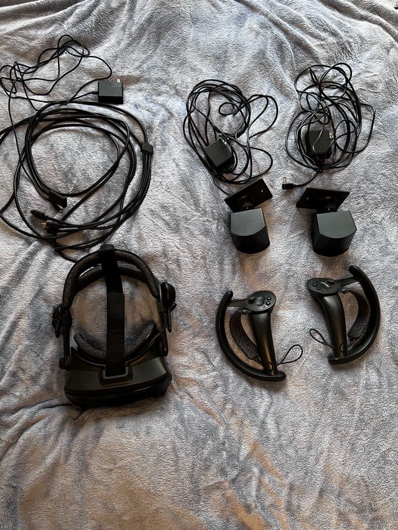 Valve Indexセット（ヘッドセット＋コントローラー＋ベースステーション）