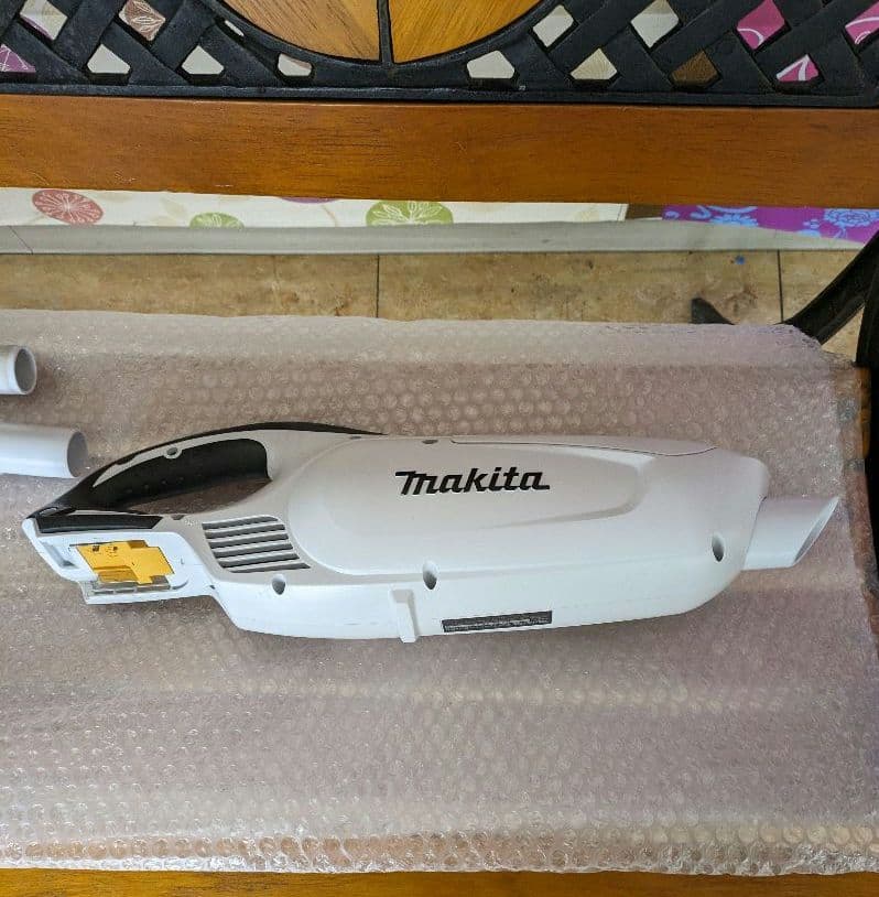 Makita マキタ 充電式クリーナー CL182FD