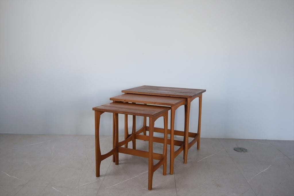 英国アンティーク木製ネストテーブル3台/収納式机/飾り棚/花台(92-57)