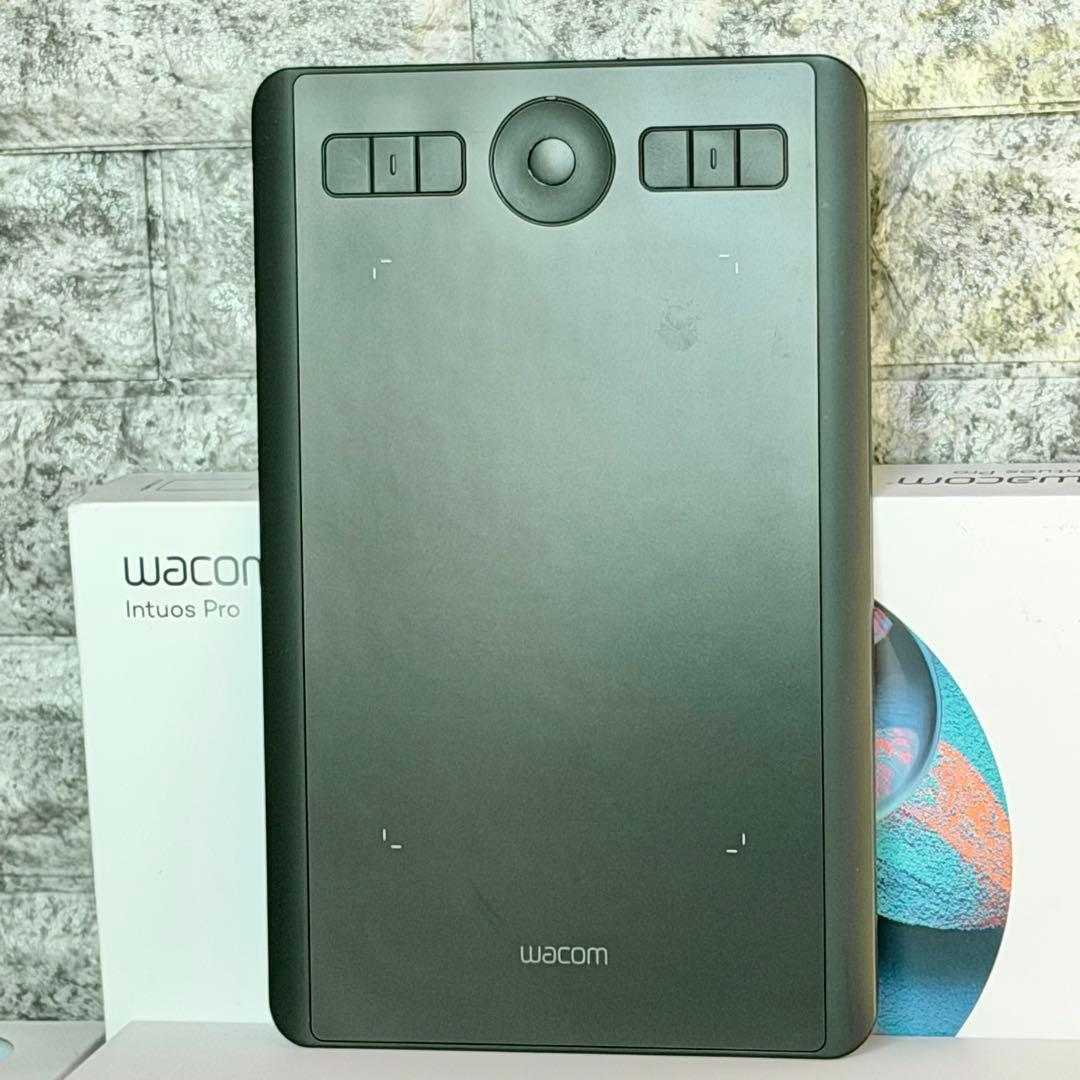 wacom「Intuos Pro Small」板型ペンタブレット