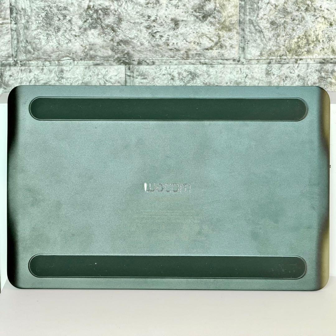 wacom「Intuos Pro Small」板型ペンタブレット