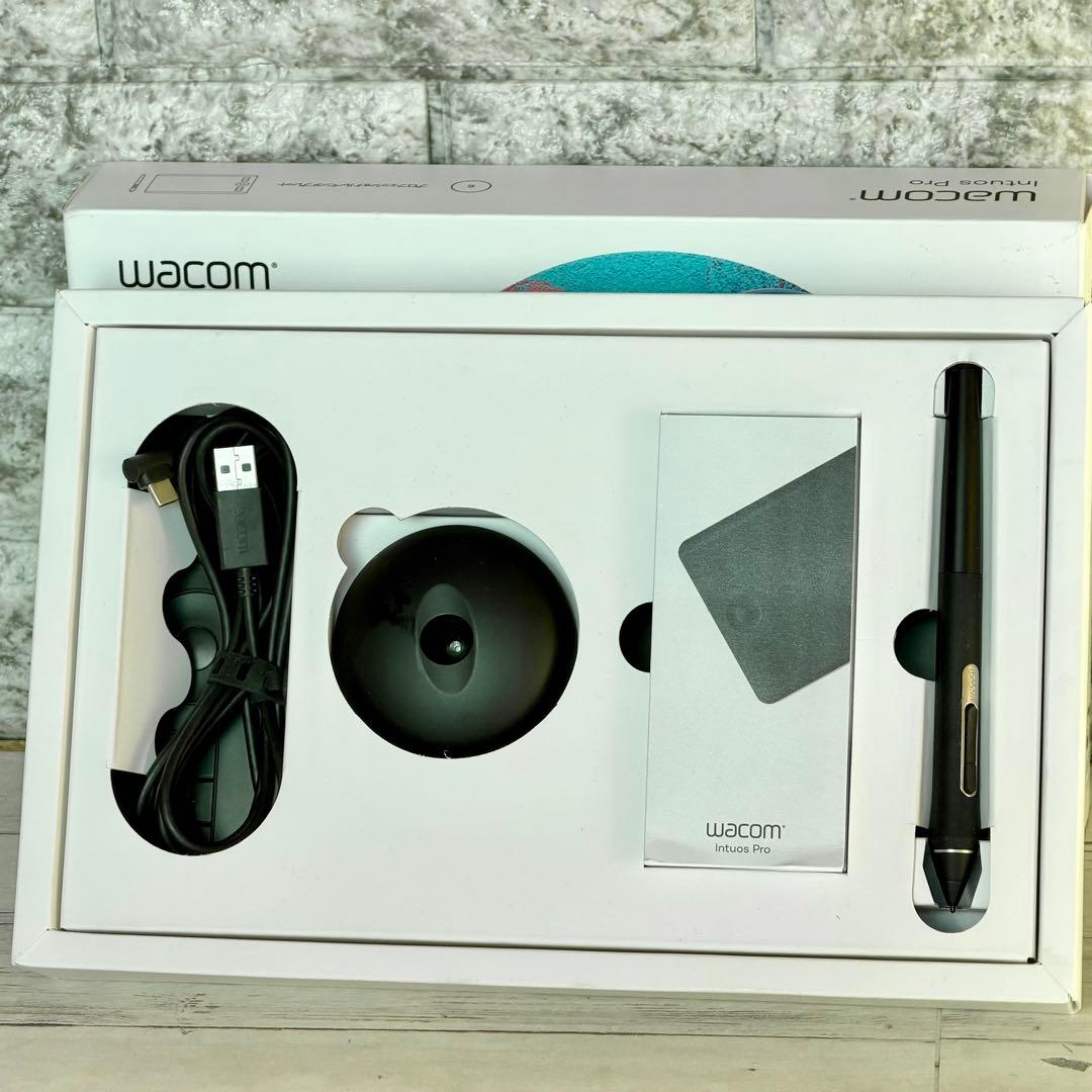 wacom「Intuos Pro Small」板型ペンタブレット
