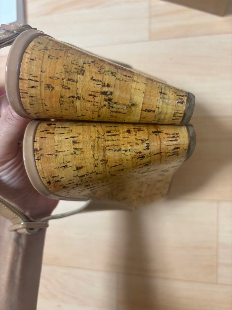 Christian Louboutin ベージュ サンダル