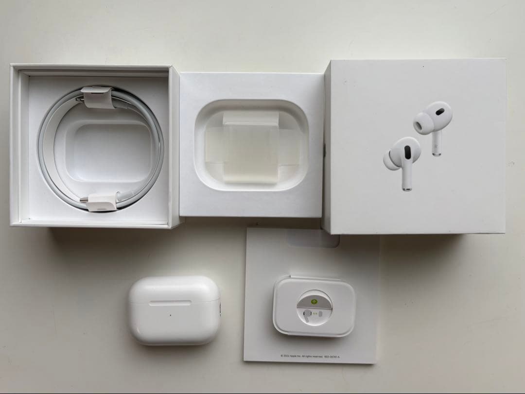 Apple AirPods Pro 2 本体 ホワイト 充電ケーブル付き