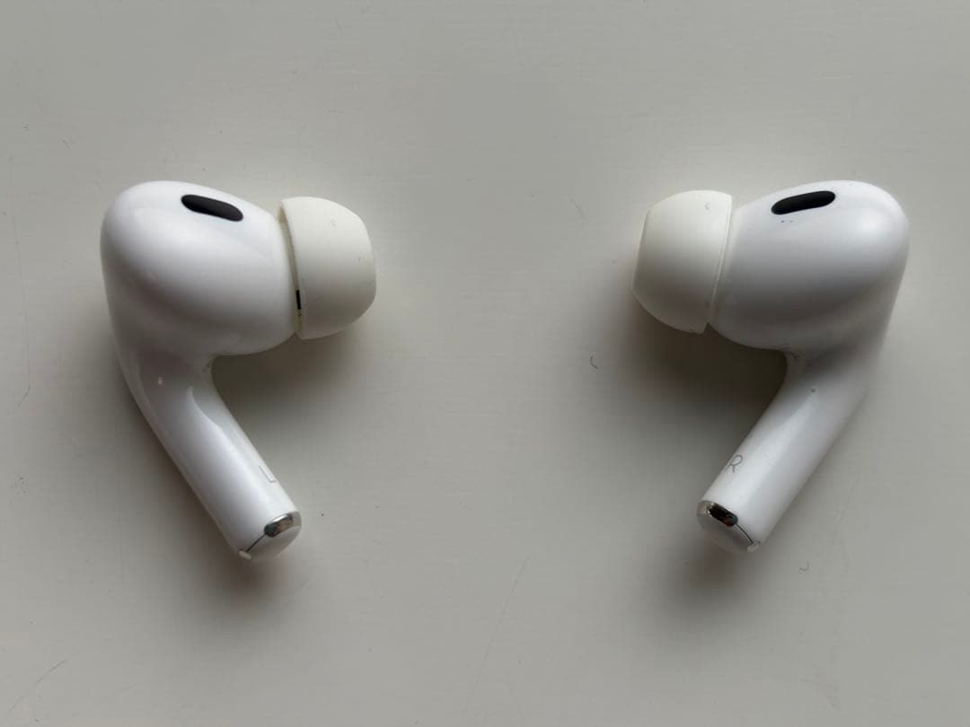 Apple AirPods Pro 2 本体 ホワイト 充電ケーブル付き