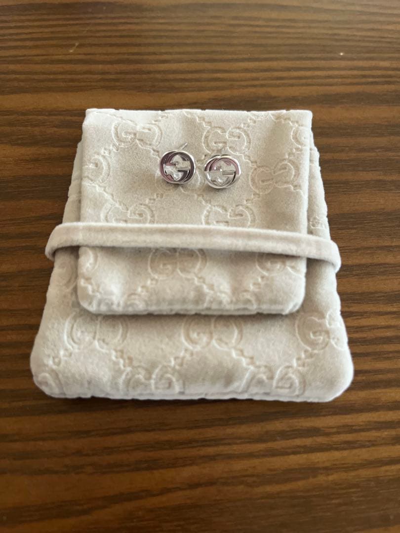 GUCCI スタッズピアス