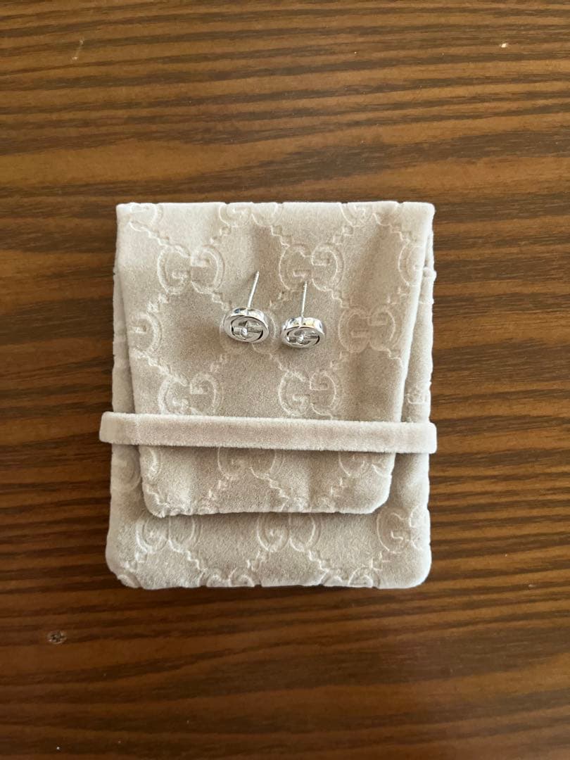 GUCCI スタッズピアス