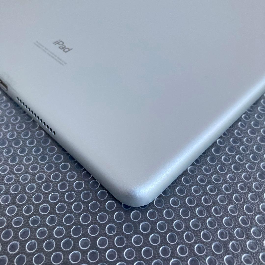 3944【早い者勝ち】美品☆iPad7 第7世代 32GB SIMフリー☆