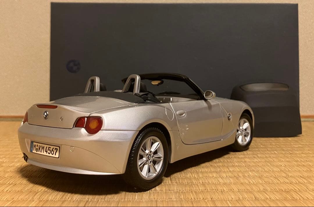 1/18 京商製  Z4 E85 チタンシルバー 幌あり