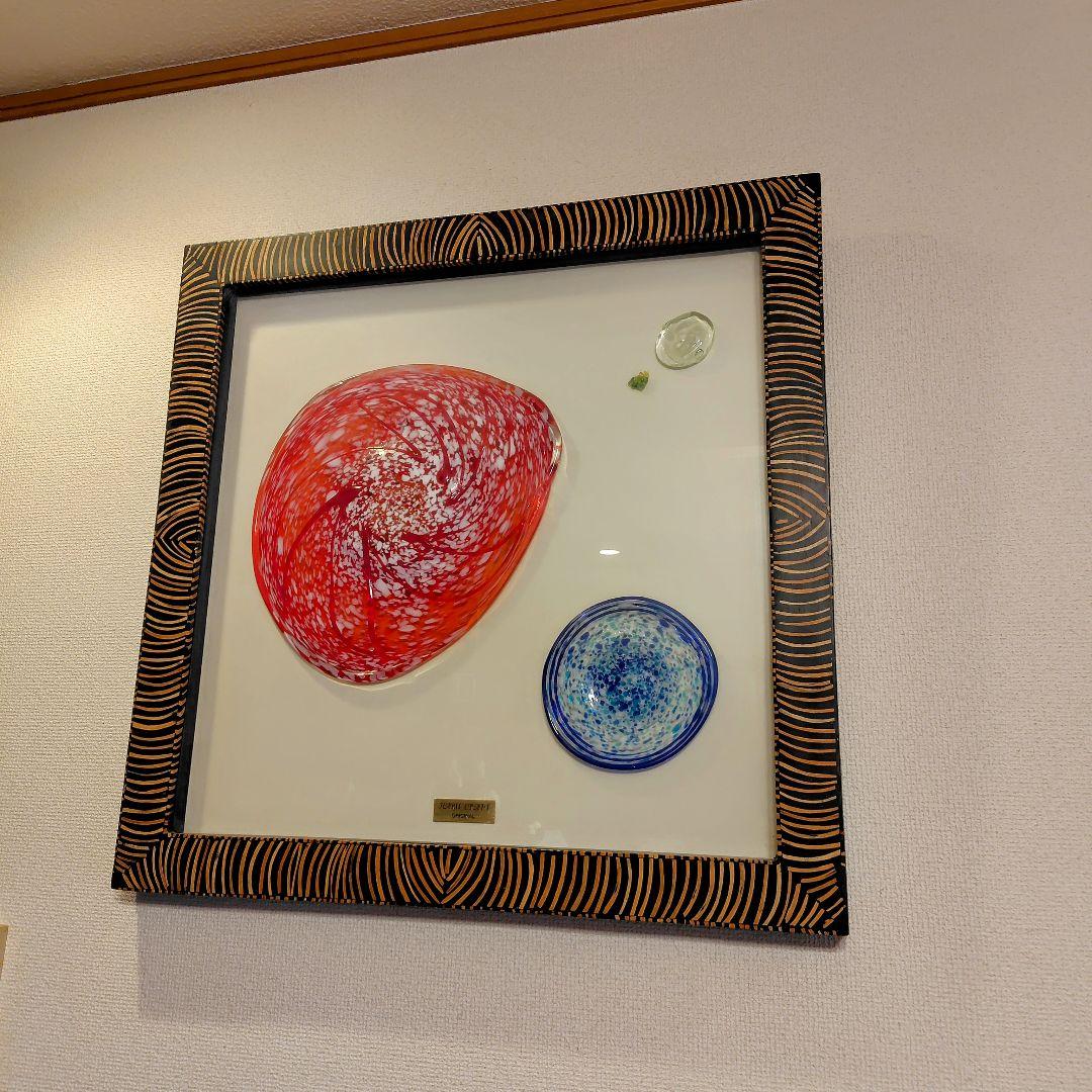 琉球ガラス 赤と青とグリーンの渦巻模様のガラスアート・屋我平尋作