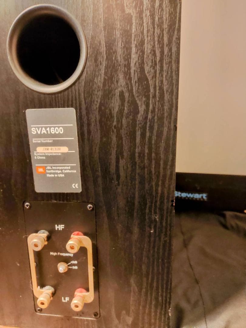 完動美品　【左1本】　JBL SVA1600 ホーン型スピーカー　（右別売）