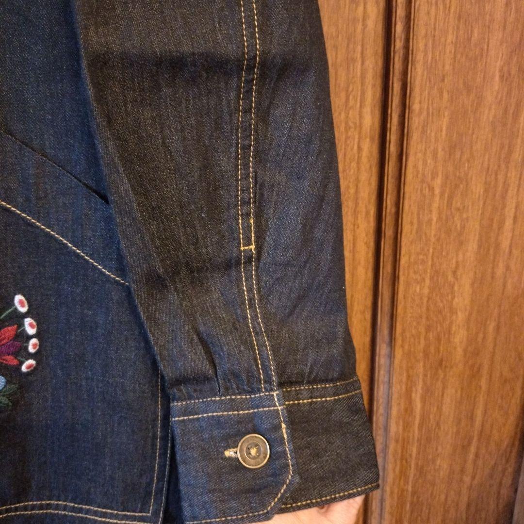アルベロベロ　可愛い刺繍のデニムチュニック、羽織としても