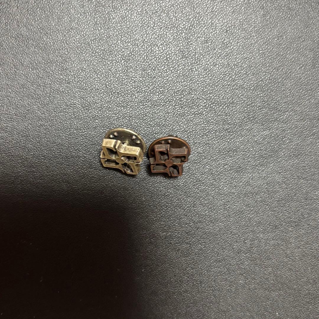 タリアトーレ　TAGLIATORE ピンバッジ　ブートニエール　2個セット