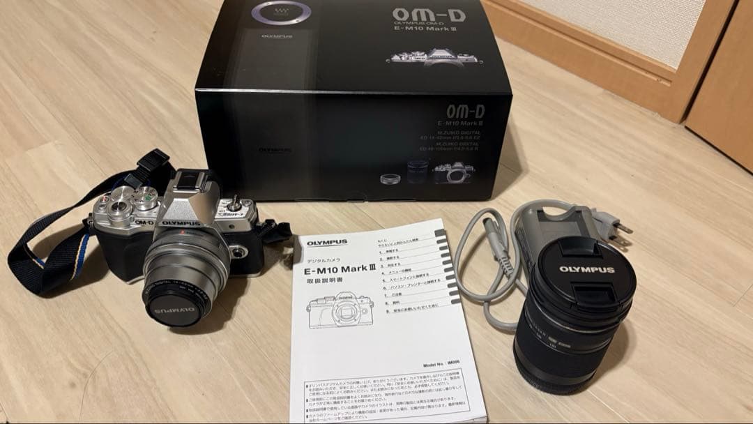 OLYMPUS E-M10 Mark IIIミラーレス一眼