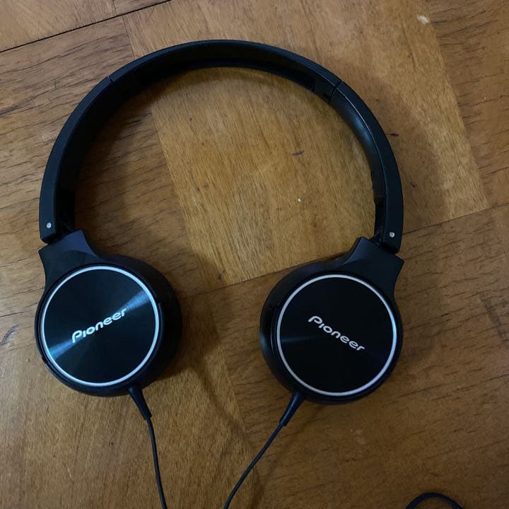 パイオニアヘッドホンです！あまり使ってないので状態はいいです！