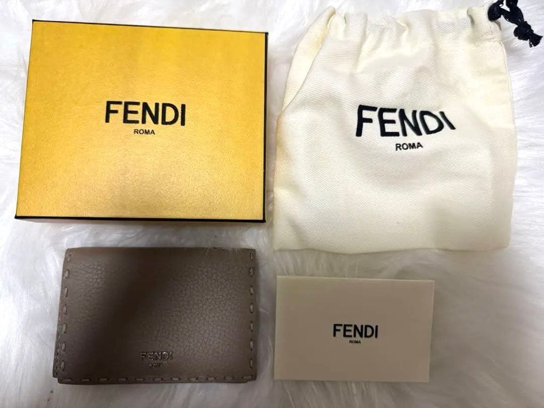 【極美品】FENDI 名刺入れ カードケース ピーカブー