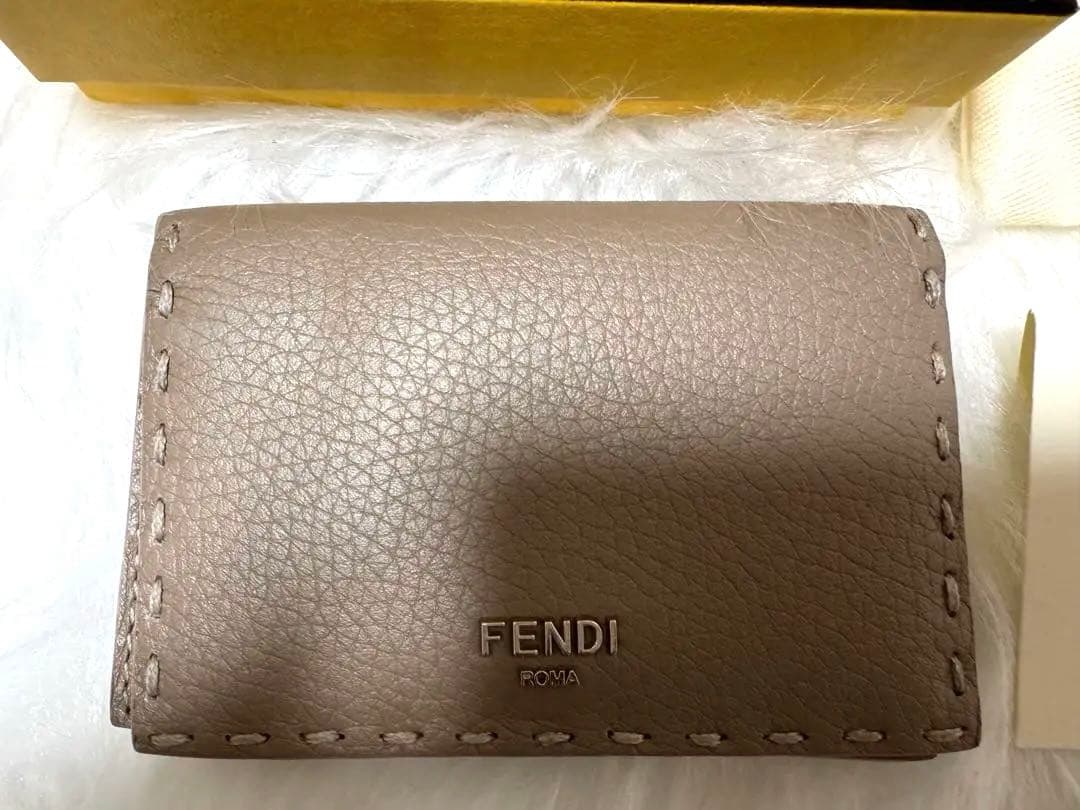 【極美品】FENDI 名刺入れ カードケース ピーカブー